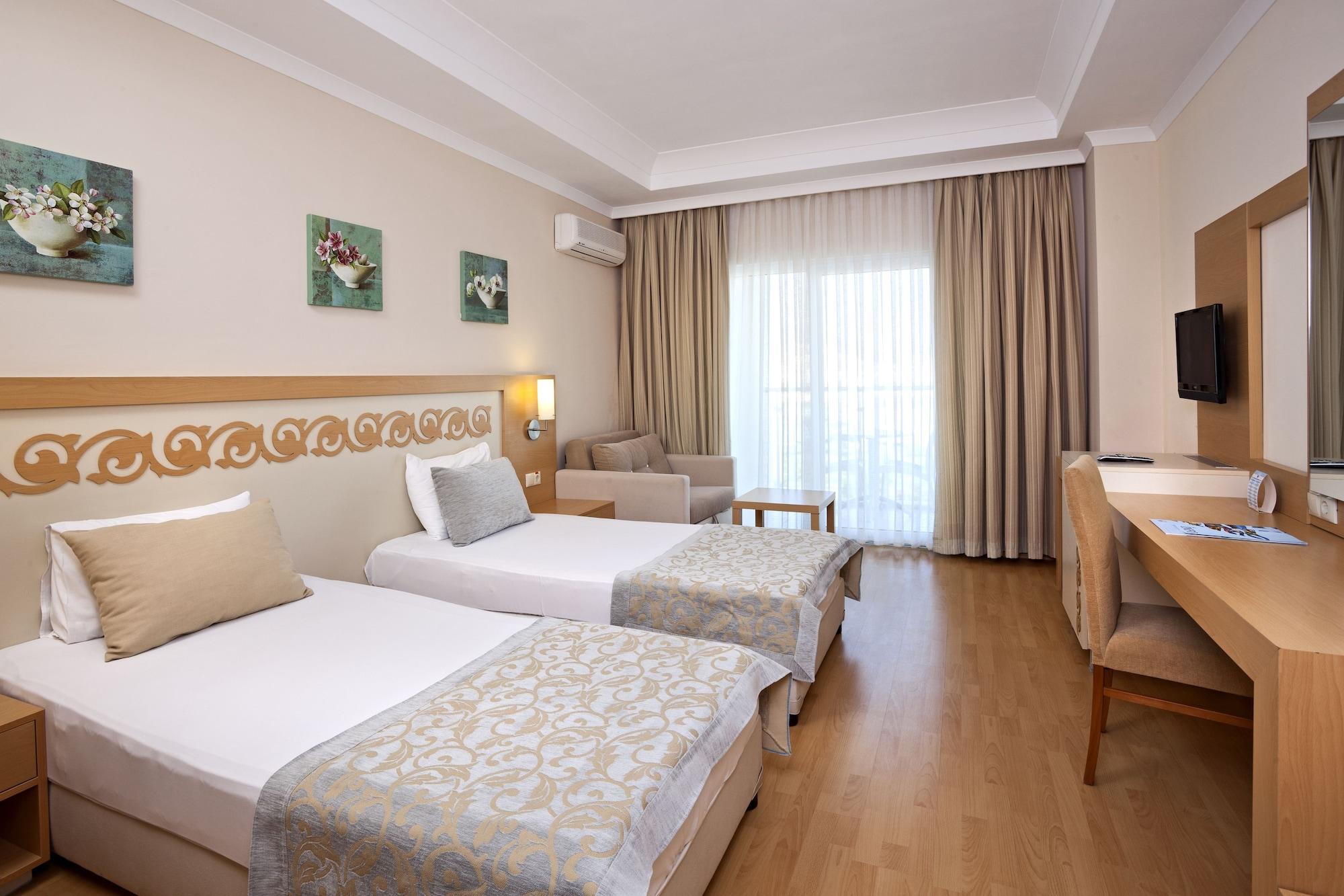 קונאקלי Titan Select Hotel מראה חיצוני תמונה