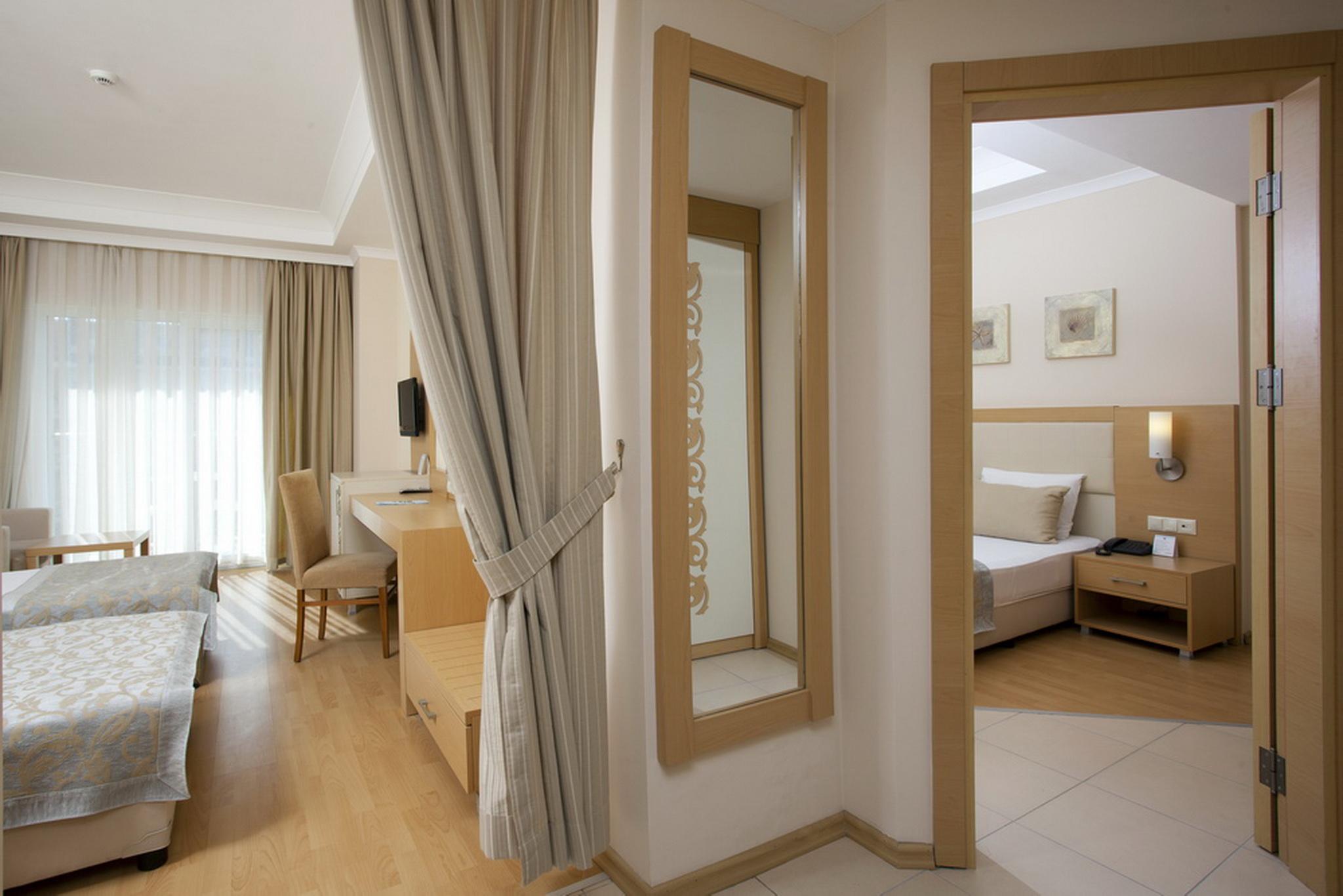 קונאקלי Titan Select Hotel מראה חיצוני תמונה