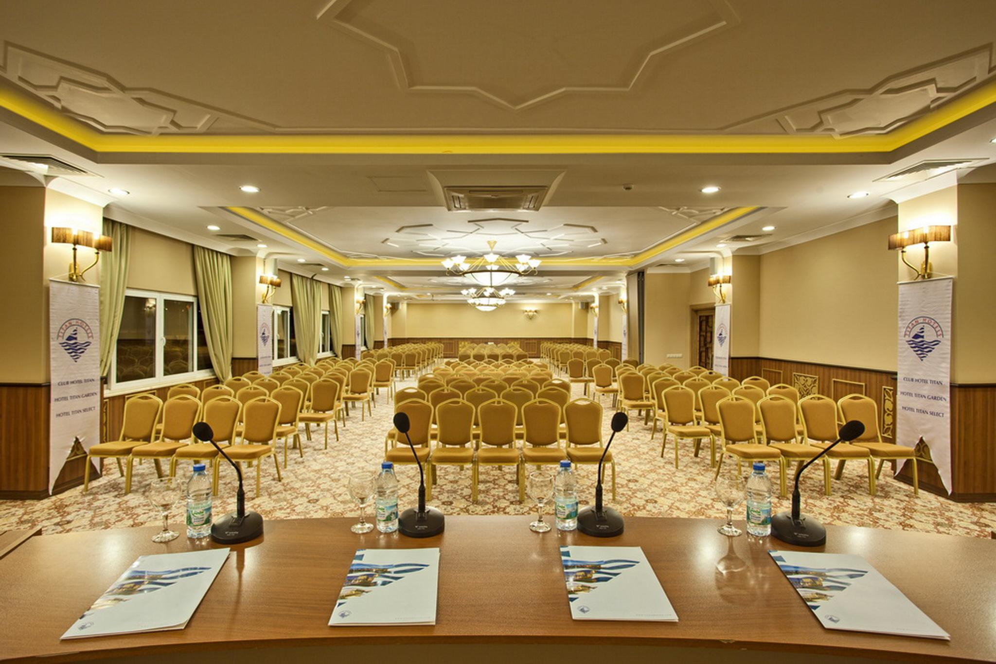 קונאקלי Titan Select Hotel מראה חיצוני תמונה