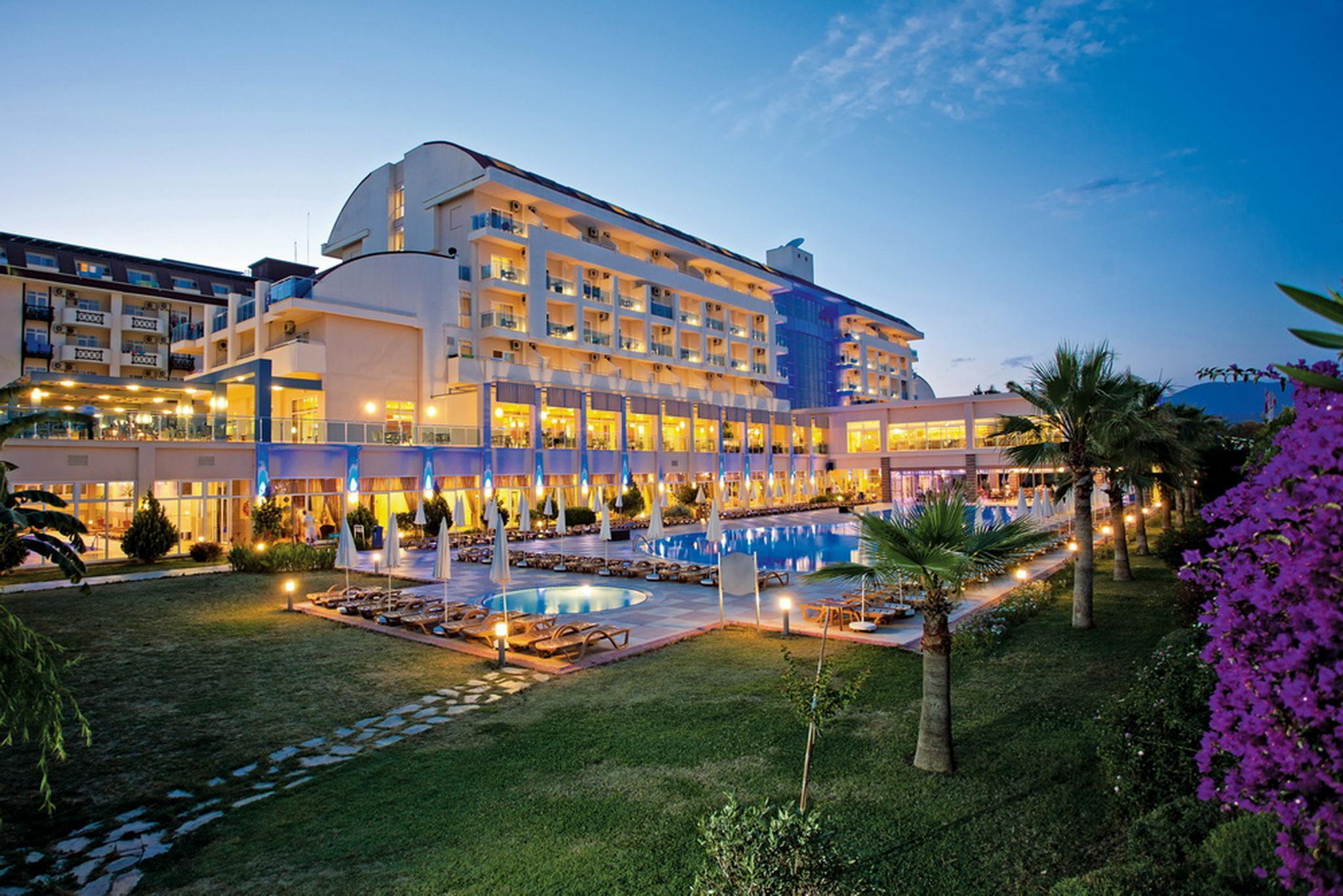 קונאקלי Titan Select Hotel מראה חיצוני תמונה
