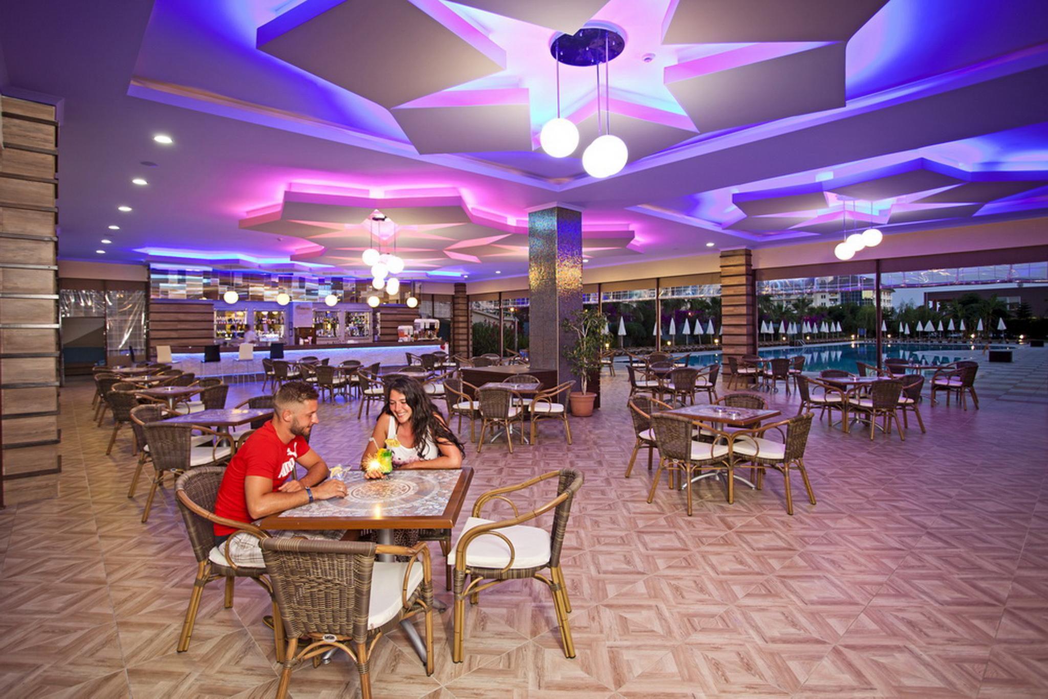 קונאקלי Titan Select Hotel מראה חיצוני תמונה