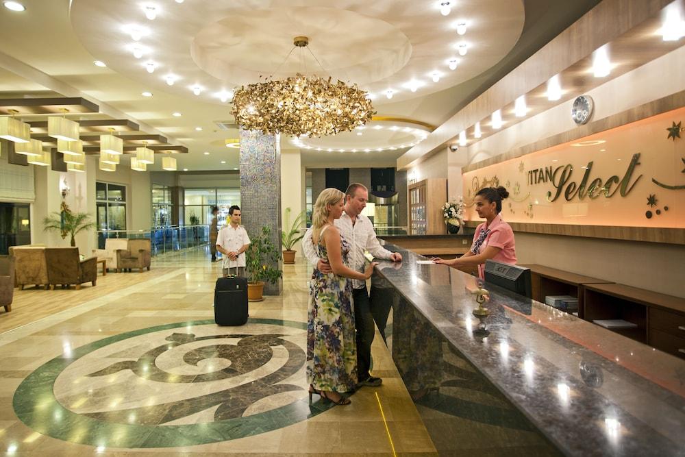 קונאקלי Titan Select Hotel מראה חיצוני תמונה