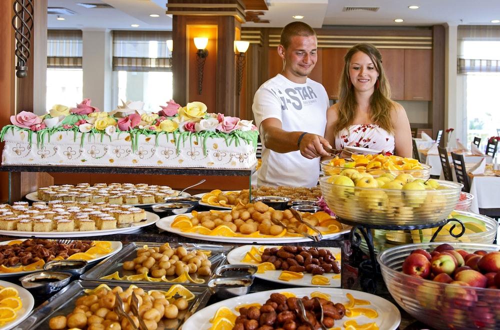 קונאקלי Titan Select Hotel מראה חיצוני תמונה