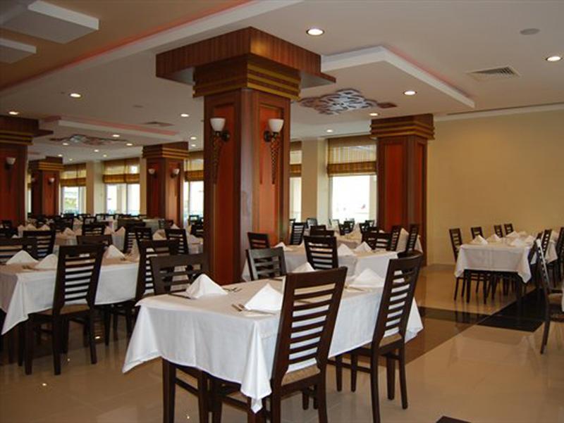 קונאקלי Titan Select Hotel מראה חיצוני תמונה