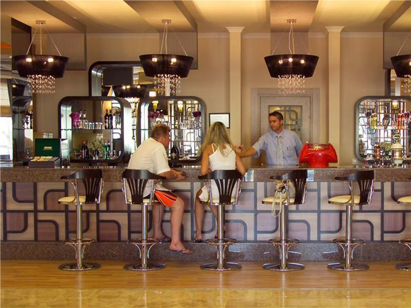 קונאקלי Titan Select Hotel מראה חיצוני תמונה