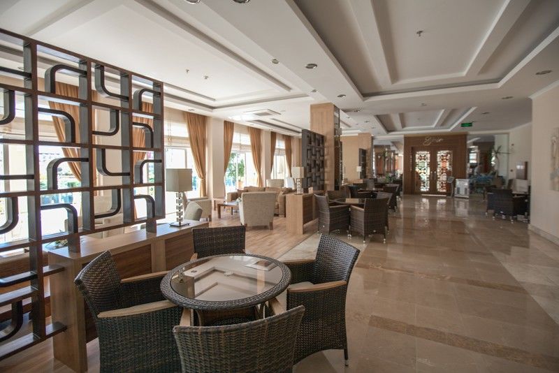 קונאקלי Titan Select Hotel מראה חיצוני תמונה