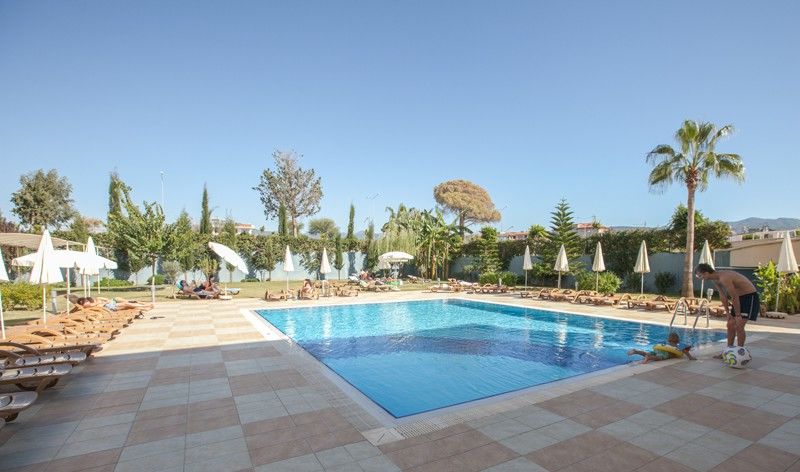קונאקלי Titan Select Hotel מראה חיצוני תמונה